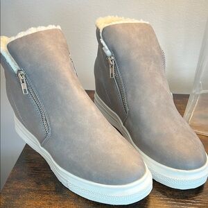 Yoki Gray and Wedge Boots with Side Zipper